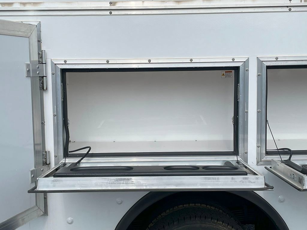 Used 2022 Chevrolet Express 3500 CUTWAY w/ Power Convenience Package image 9