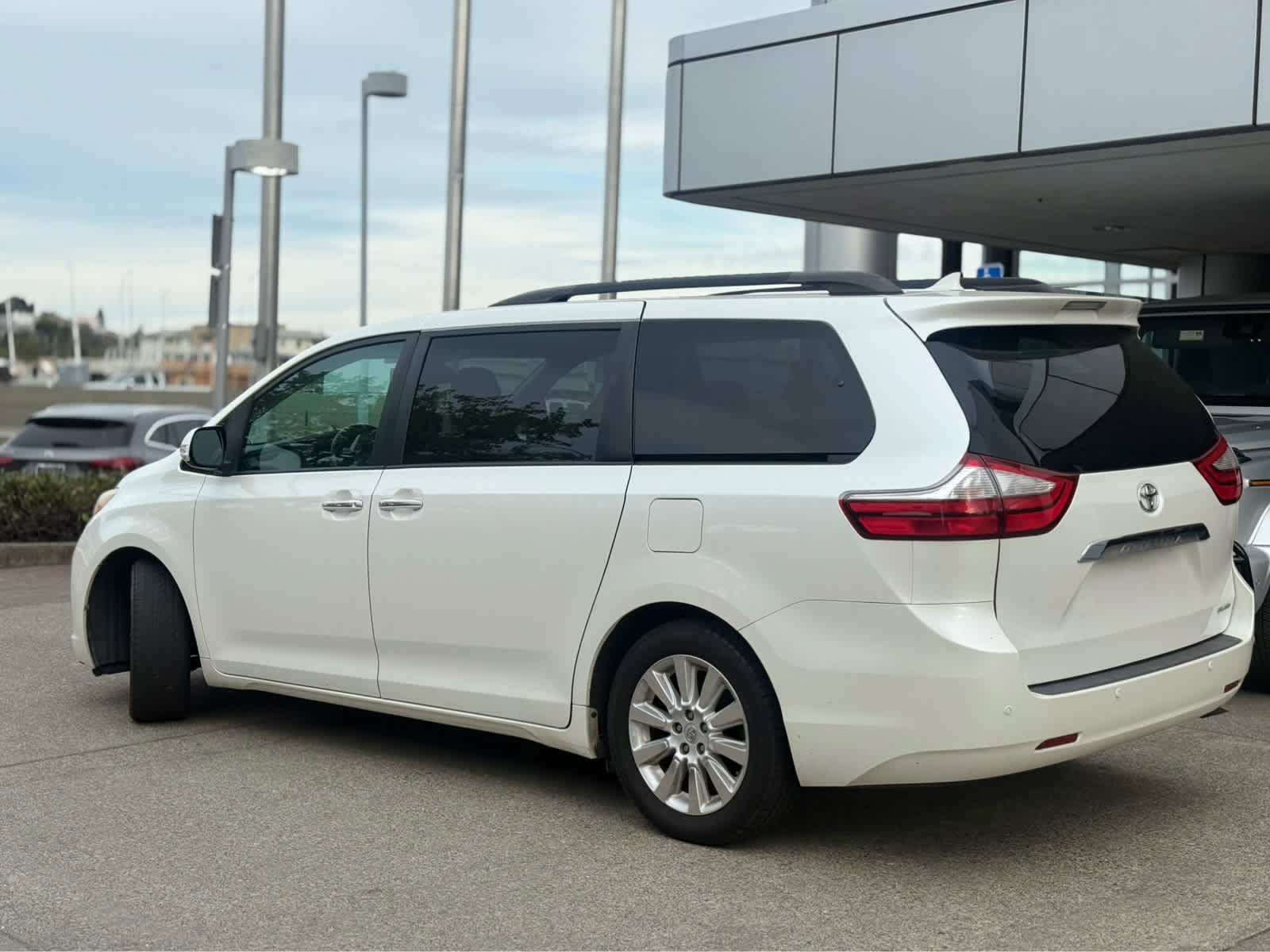 Used 2016 Toyota Sienna Limited image 4