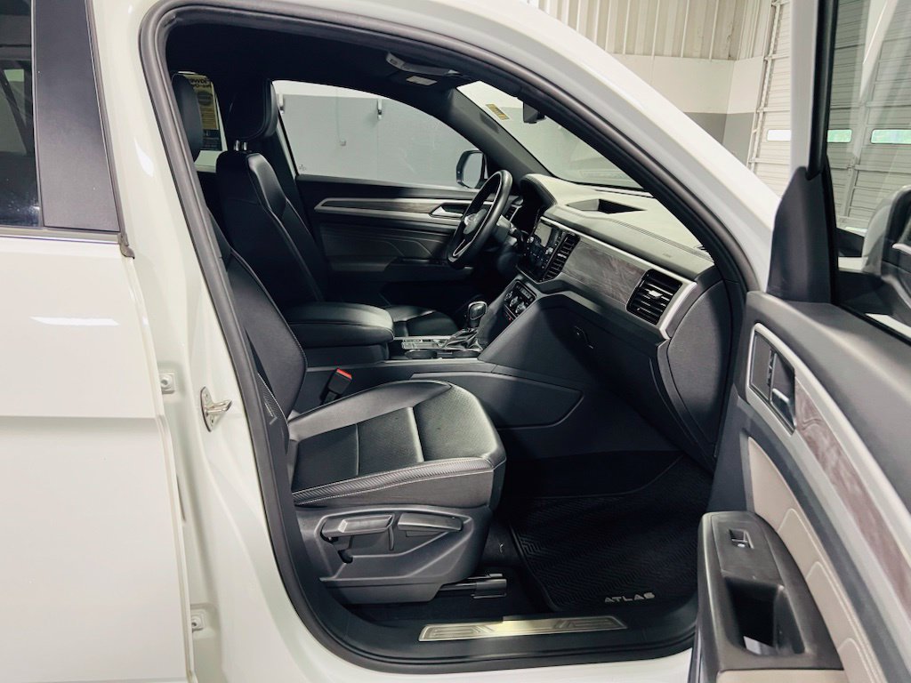 Used 2022 Volkswagen Atlas Cross Sport SE FWD image 30