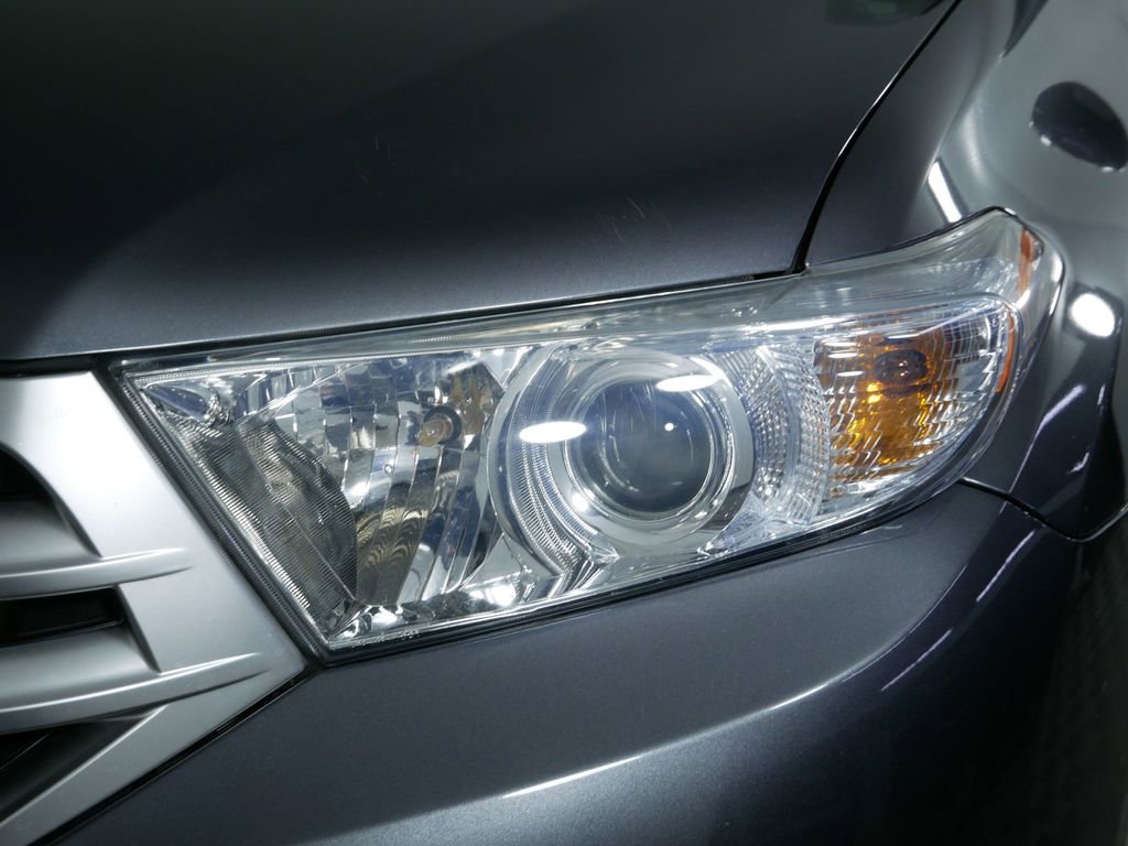 Used 2012 Toyota Highlander Limited w/ Tow Pkg image 14