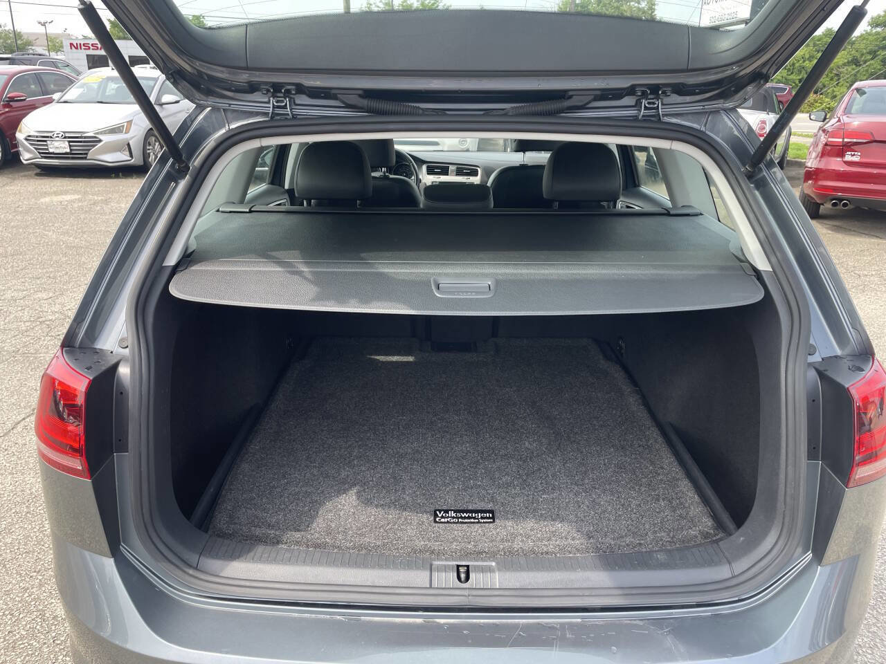 Used 2016 Volkswagen Golf Limited Edition image 19