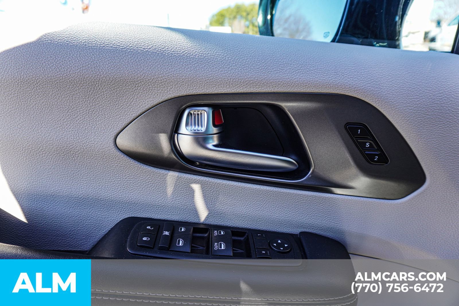 Used 2024 Chrysler Pacifica Select image 56