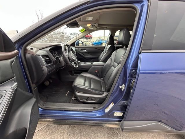 Used 2021 Nissan Rogue SV w/ Premium Package image 12