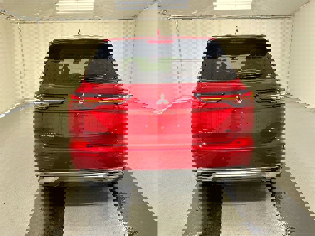 New 2025 Mitsubishi Outlander SE image 8