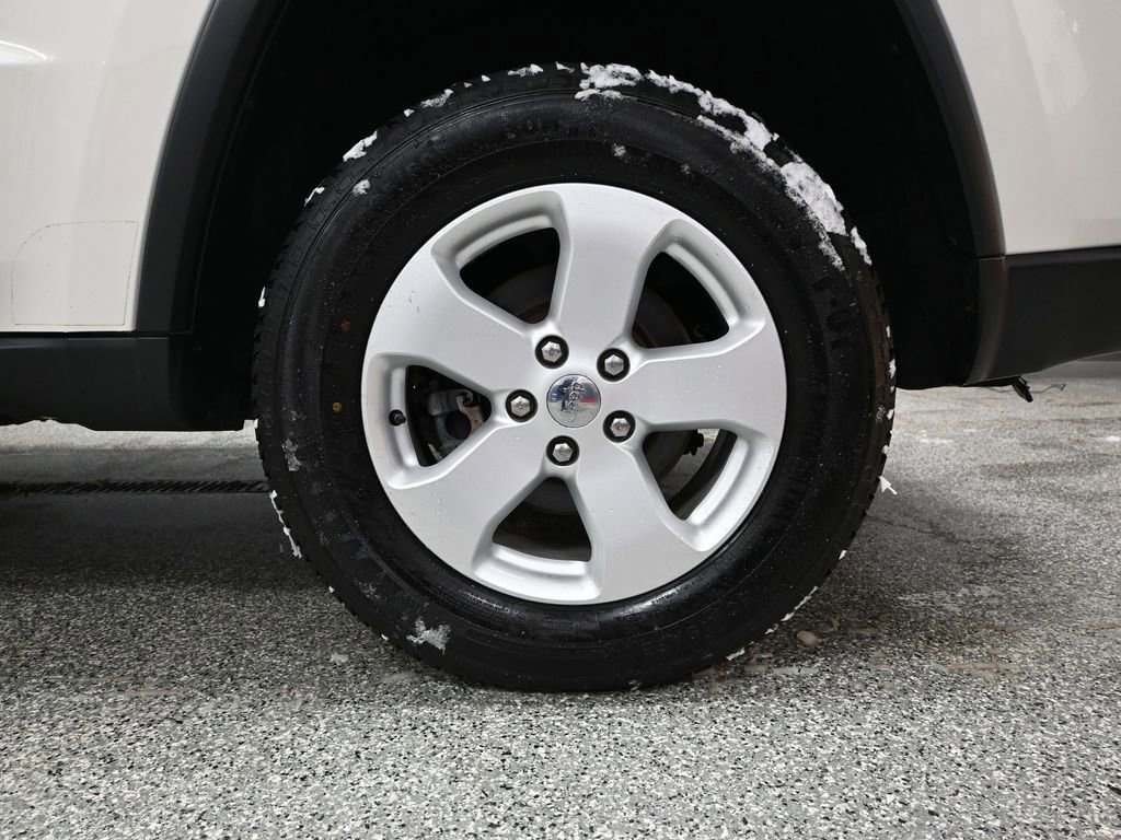 Used 2012 Jeep Grand Cherokee Laredo image 16