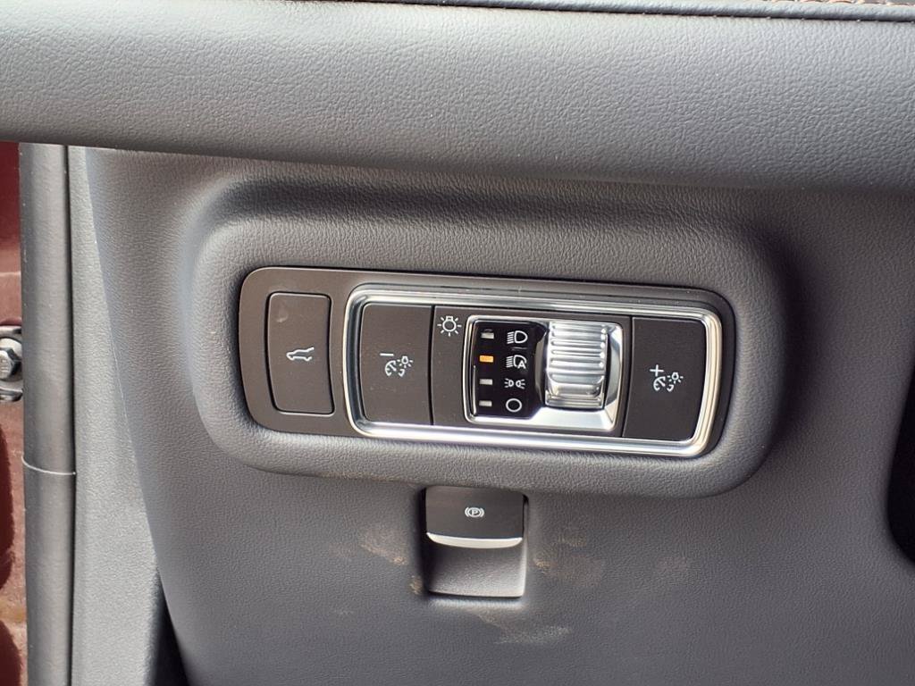 New 2025 Lincoln Nautilus Premier w/ Equipment Group 102A AWD/4WD image 18