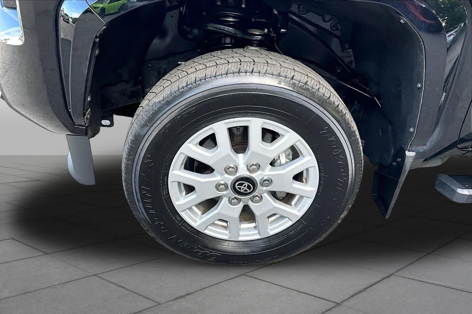 Certified 2024 Toyota Tacoma SR5 AWD/4WD image 11