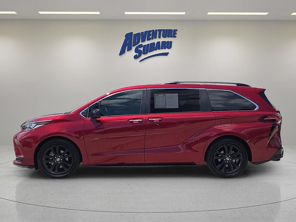 Used 2023 Toyota Sienna XSE FWD image 4