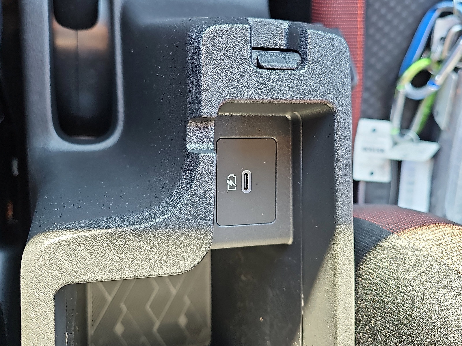 New 2025 Nissan Versa SR w/ Trunk Package image 16