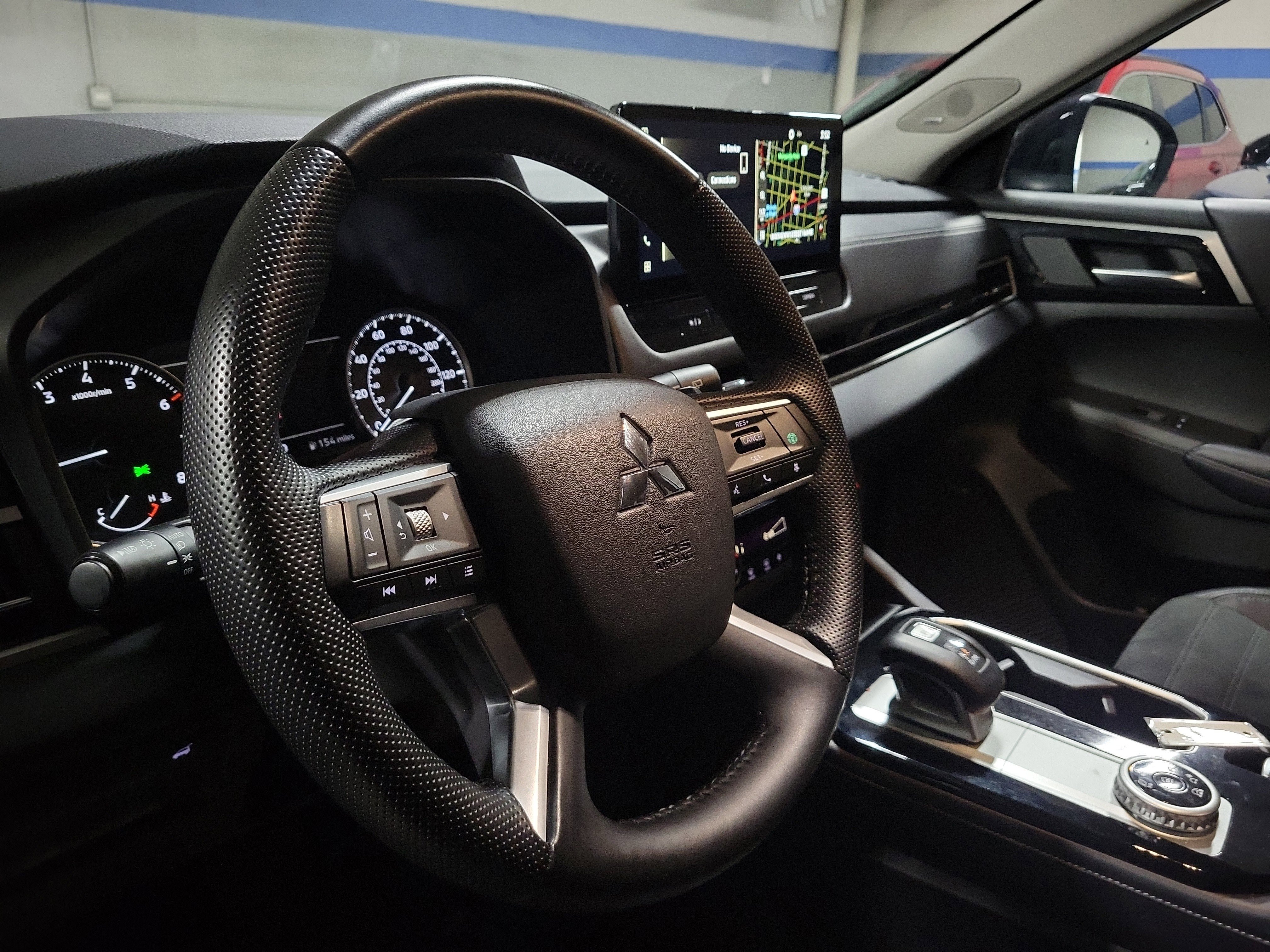 Used 2025 Mitsubishi Outlander SE image 18