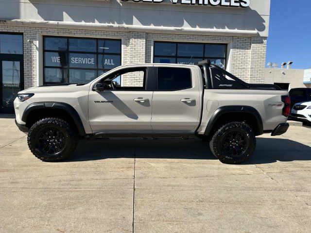Certified 2026 Chevrolet Colorado ZR2 w/ Midnight Edition AWD/4WD image 4