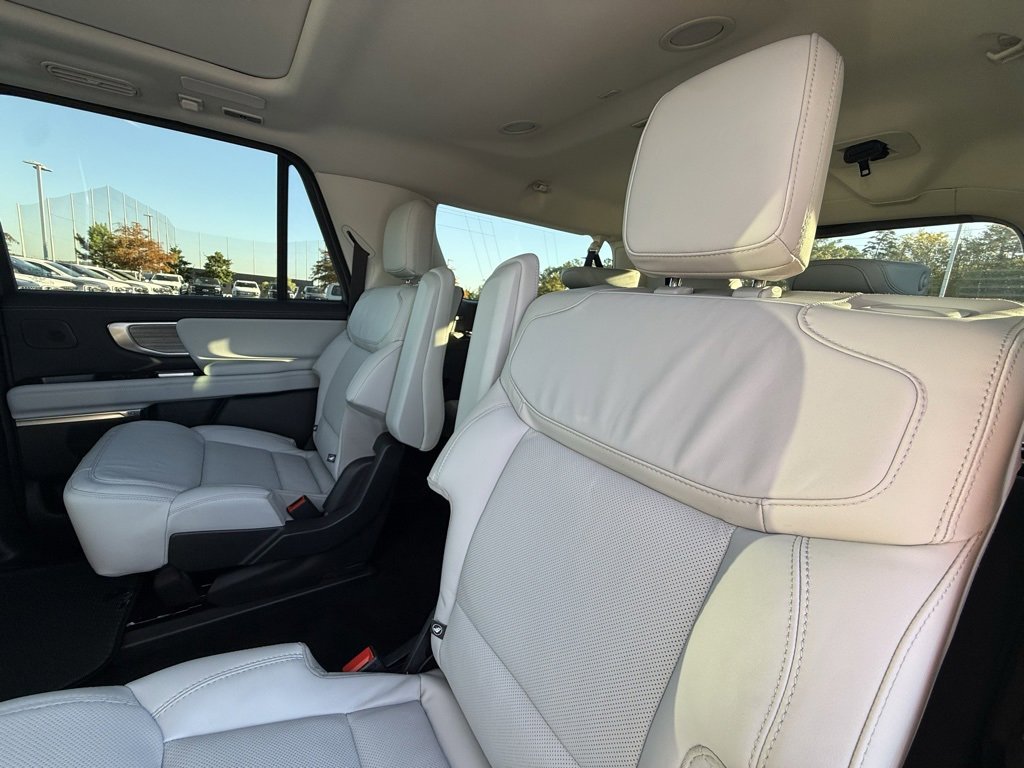 New 2025 Ford Expedition Max Platinum w/ Driver's Package image 15