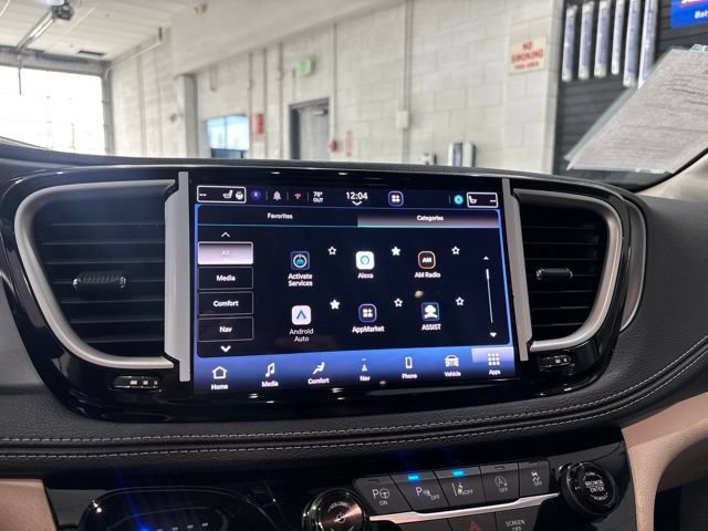 Used 2023 Chrysler Pacifica Touring-L w/ Uconnect Theater Family Group AWD/4WD image 24