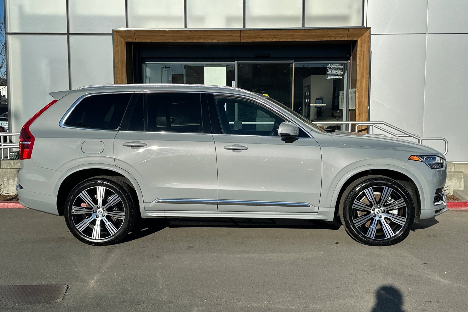 Used 2025 Volvo XC90 T8 Core w/ Climate Package image 9