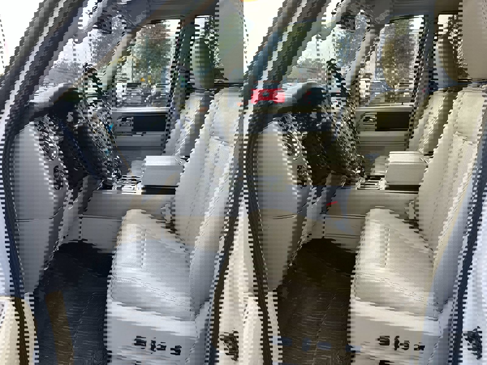 Used 2017 Ford Expedition Limited w/ Equipment Group 301A image 16