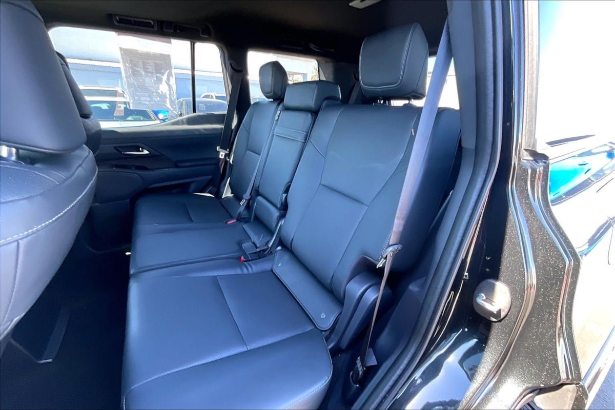 Used 2024 Lexus GX 550 w/ Accessory Package (Z1) AWD/4WD image 26