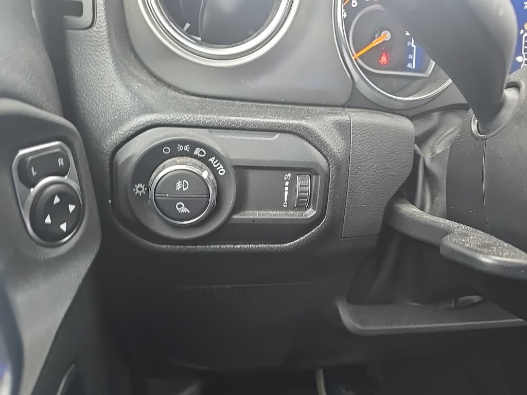 Used 2023 Jeep Gladiator Overland w/ LED Lighting Group AWD/4WD image 19