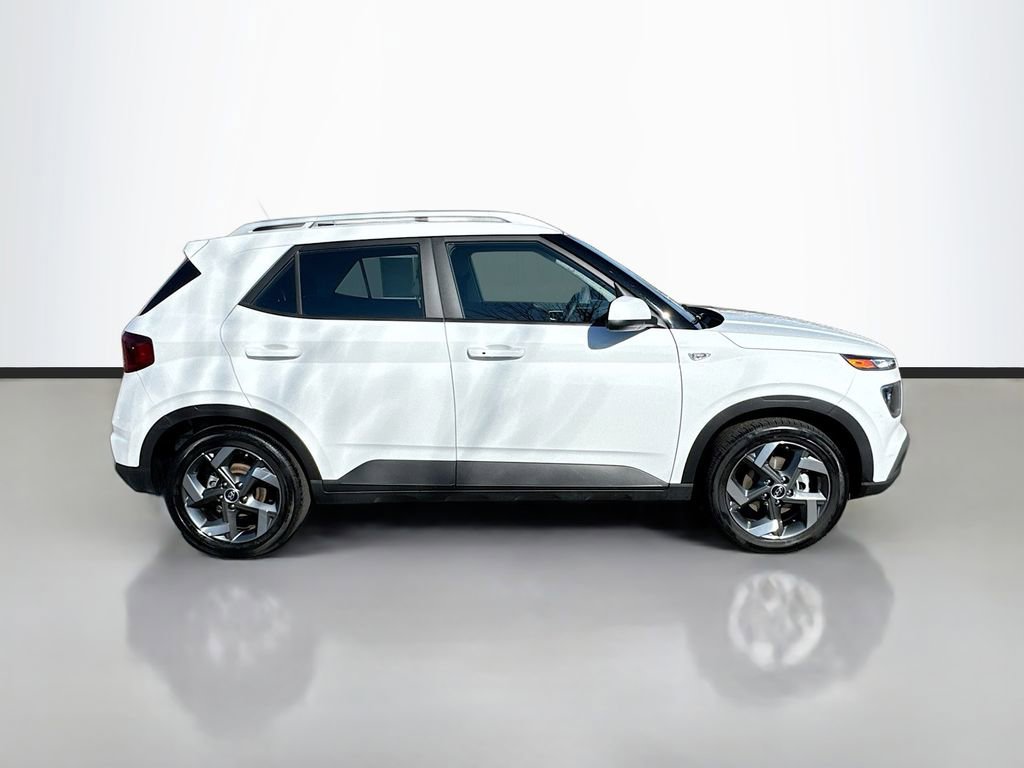 Used 2025 Hyundai Venue SEL image 8
