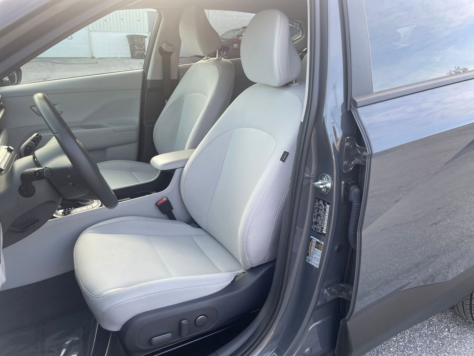 Used 2025 Hyundai Kona SEL image 30