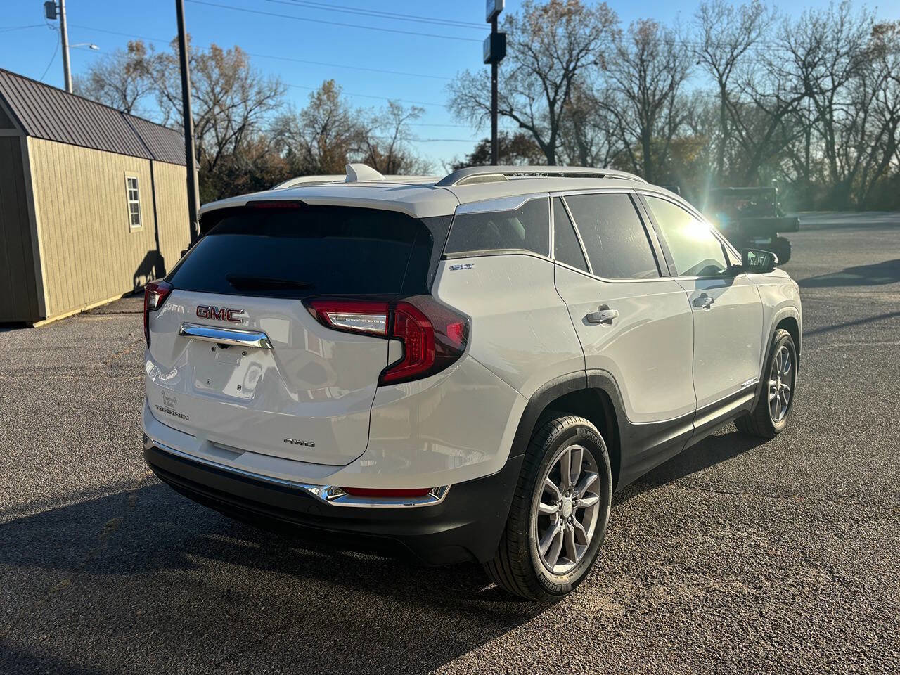 Used 2024 GMC Terrain SLT image 5