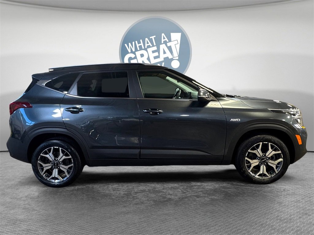 Certified 2023 Kia Seltos EX image 2