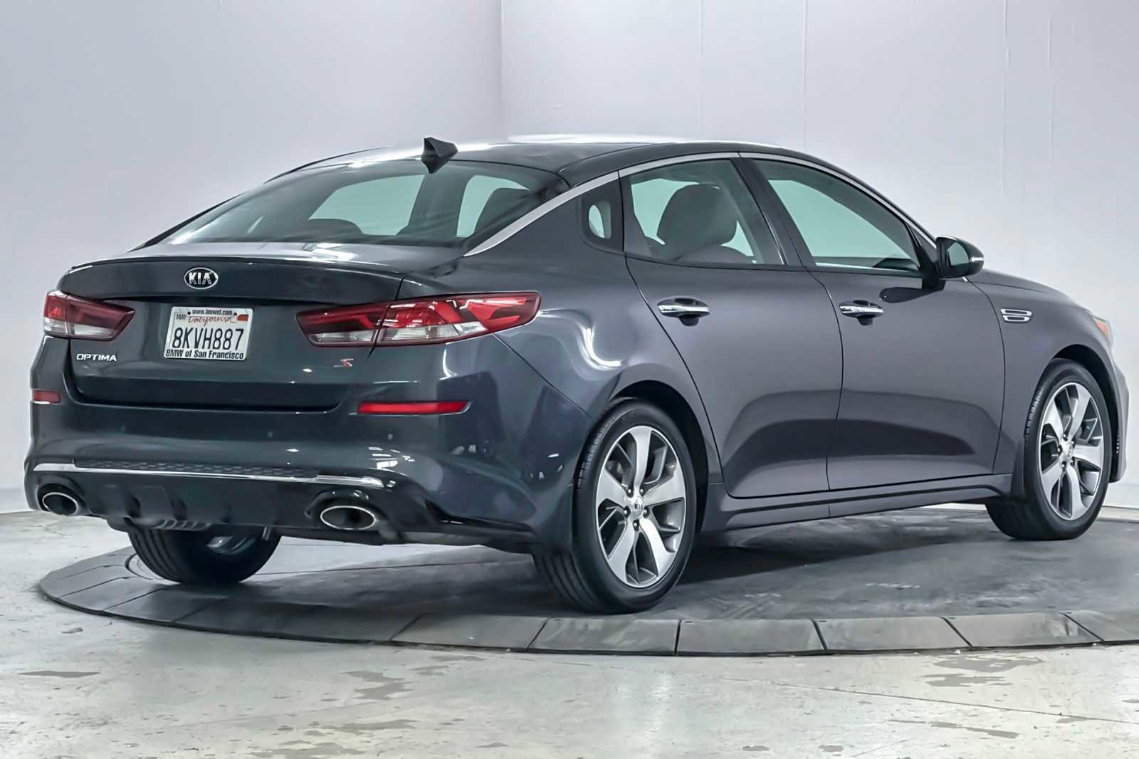 Used 2019 Kia Optima S image 2