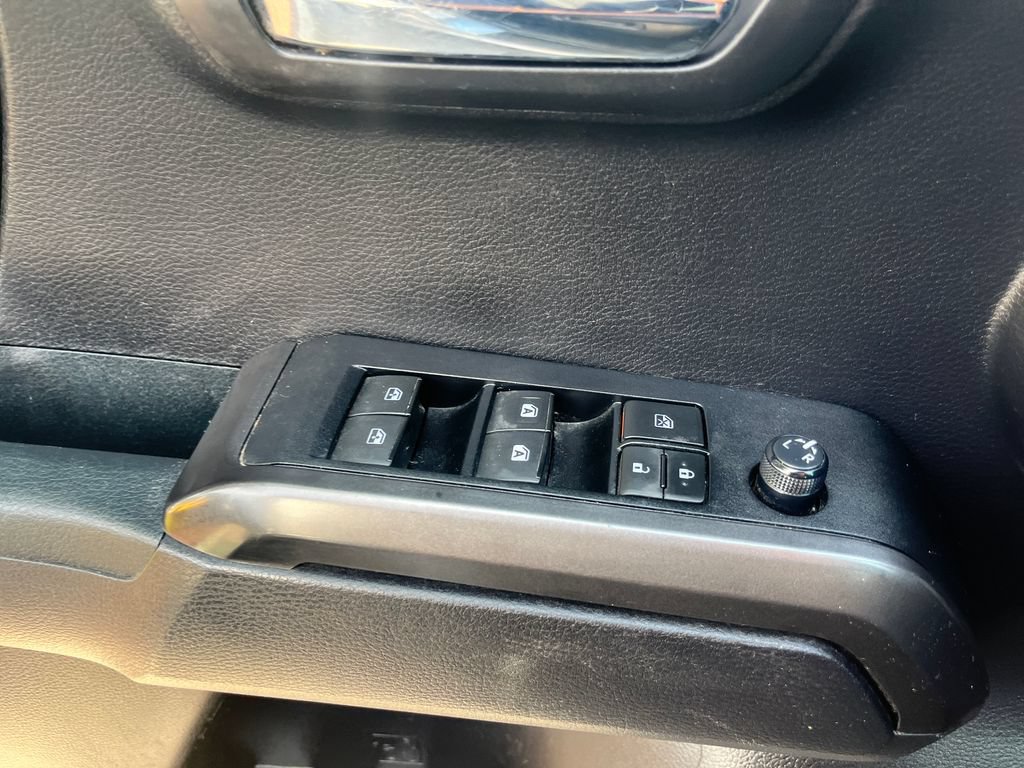 Used 2020 Toyota Tacoma TRD Off-Road w/ TRD Premium Off Road Package AWD/4WD image 11