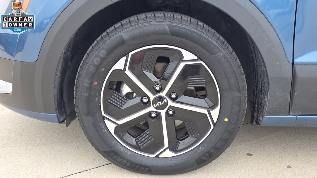 Used 2025 Kia Niro EX w/ EX Cold Weather Package FWD image 10