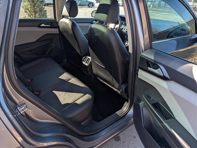 Used 2022 Volkswagen Taos SE w/ Panoramic Sunroof Package image 16