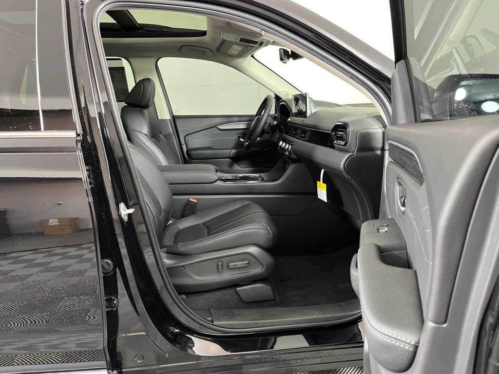 New 2026 Honda Pilot Touring image 8