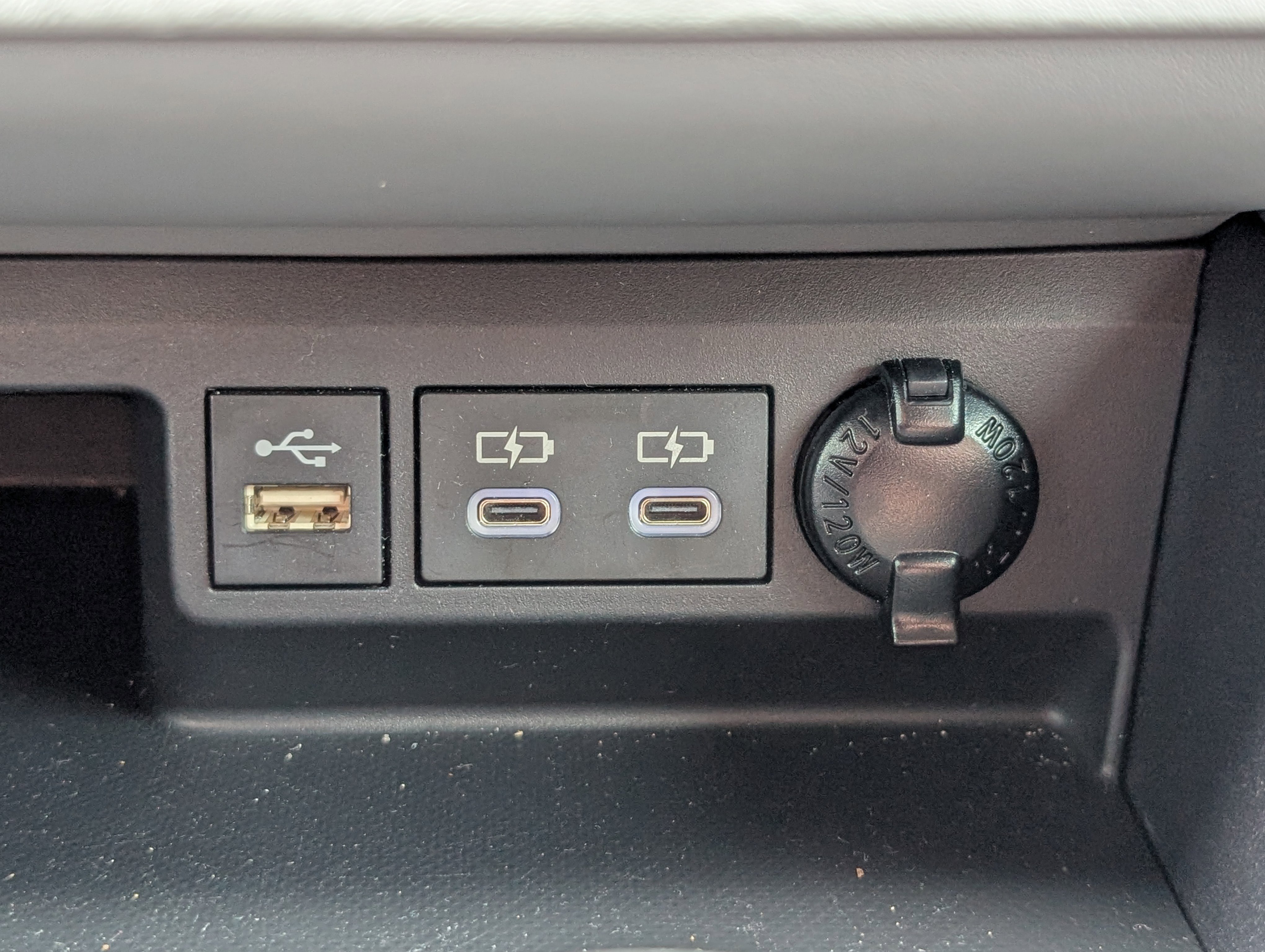 Used 2023 Toyota Highlander L image 19