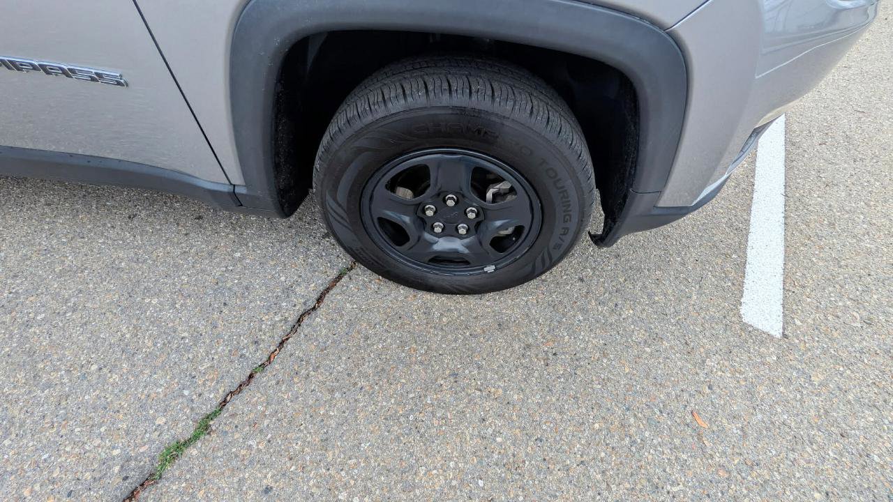 Used 2018 Jeep Compass Sport image 9