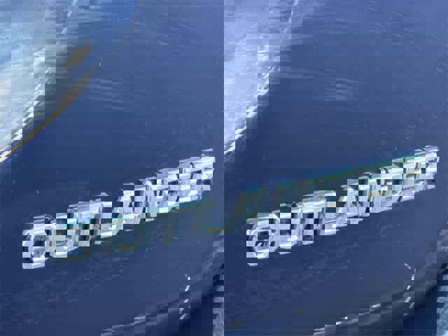 Used 2019 Mitsubishi Outlander ES image 16