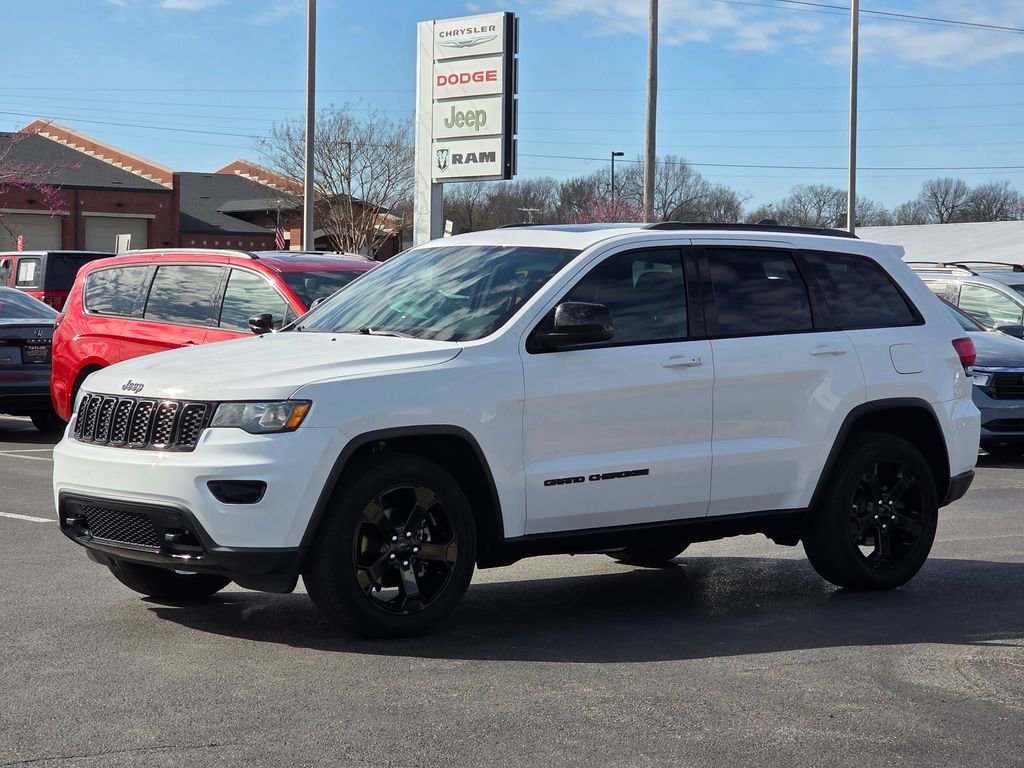 Used 2018 Jeep Grand Cherokee Laredo image 2