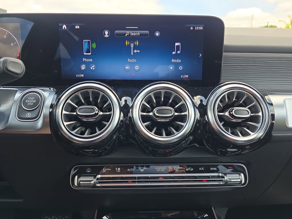 Used 2026 Mercedes-Benz GLB 250 4MATIC image 24