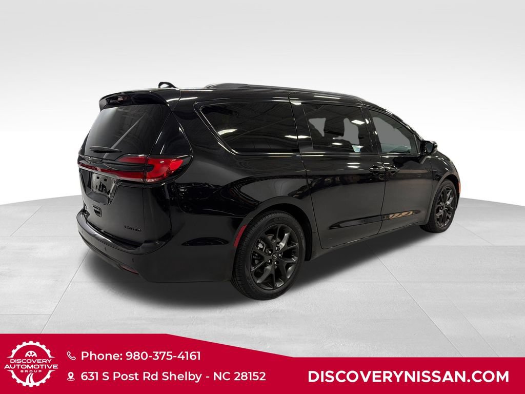 Used 2025 Chrysler Pacifica Limited FWD image 6