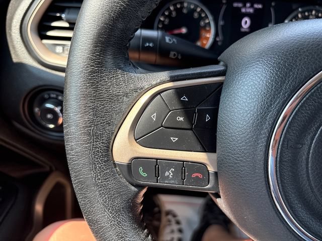 Used 2017 Jeep Renegade Latitude FWD image 11
