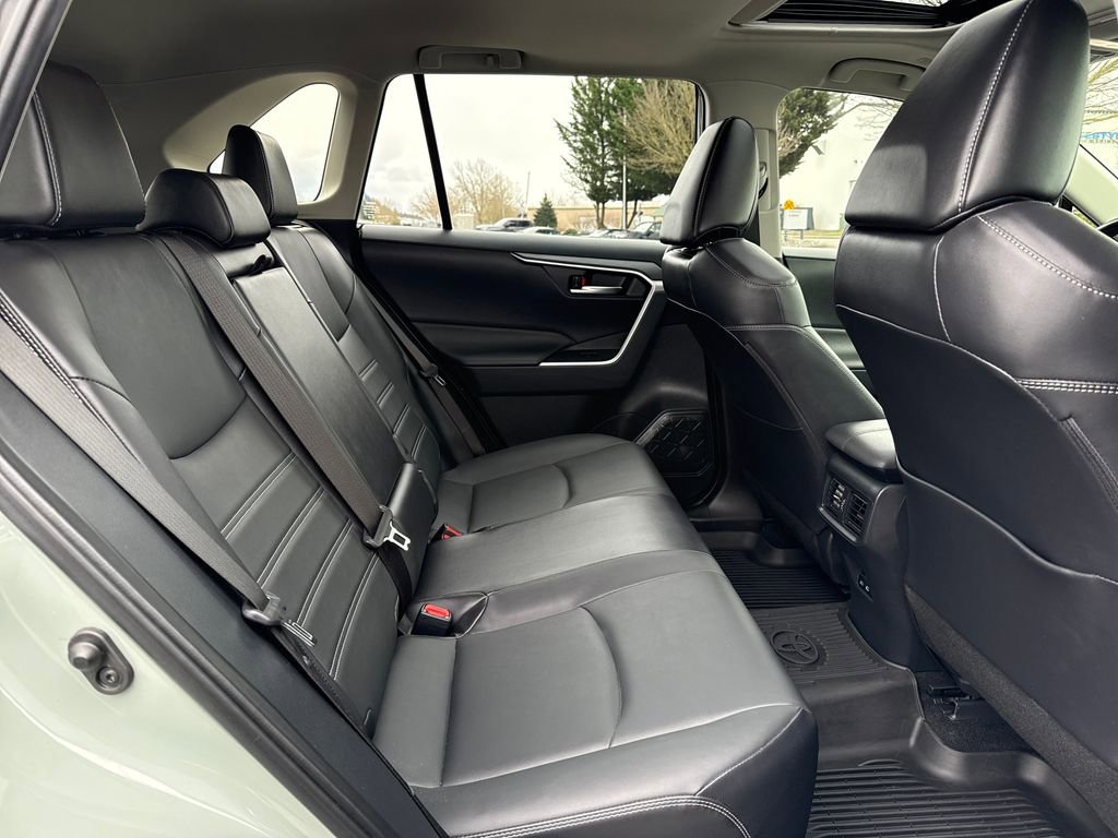 Used 2023 Toyota RAV4 XLE Premium image 17