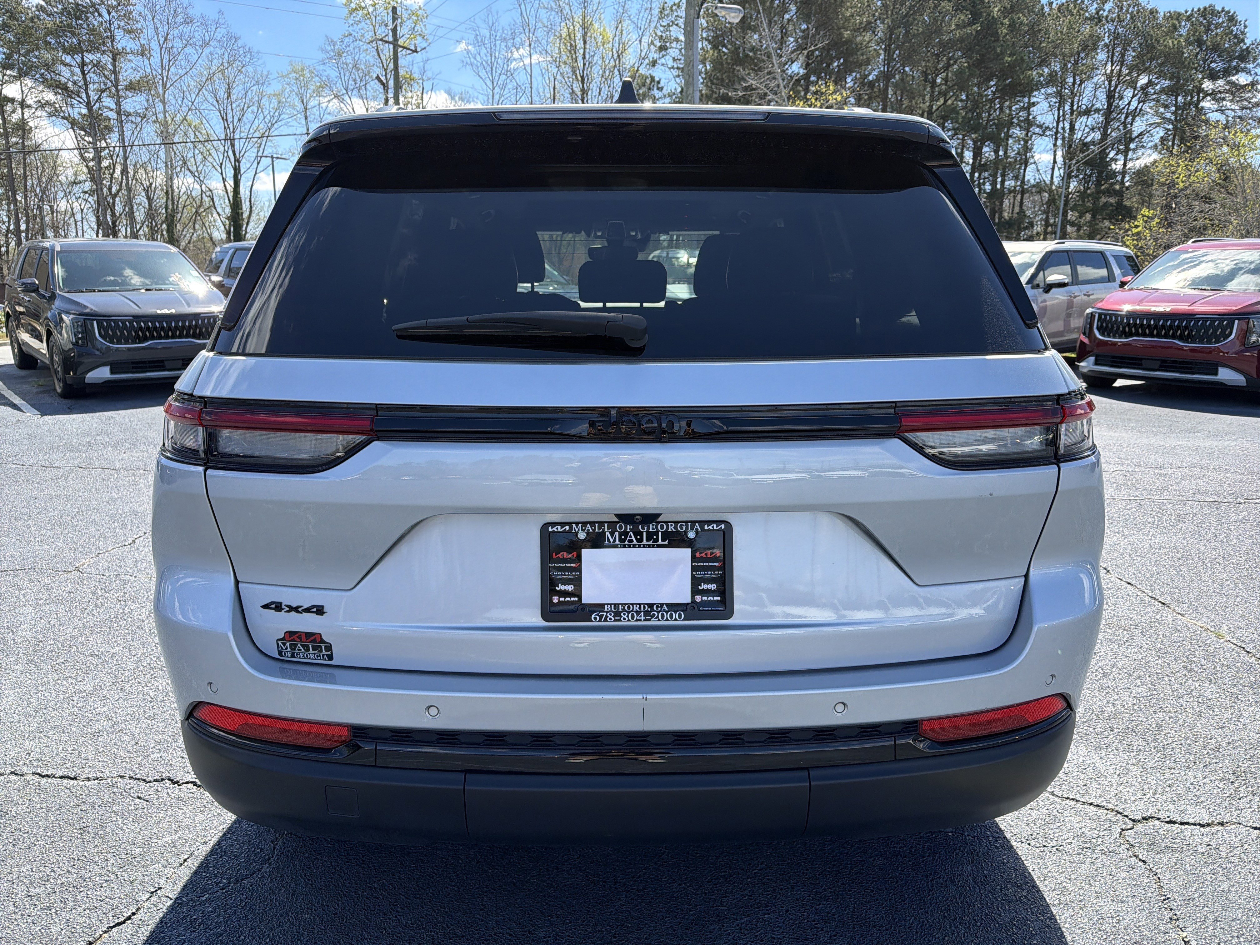 Used 2023 Jeep Grand Cherokee Altitude AWD/4WD image 6