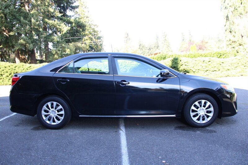 Used 2014 Toyota Camry LE FWD image 12