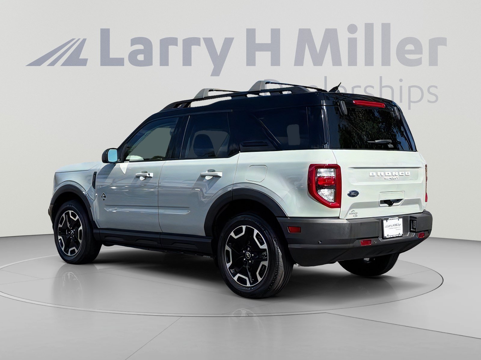 Used 2023 Ford Bronco Sport Outer Banks w/ Tech Package AWD/4WD image 3