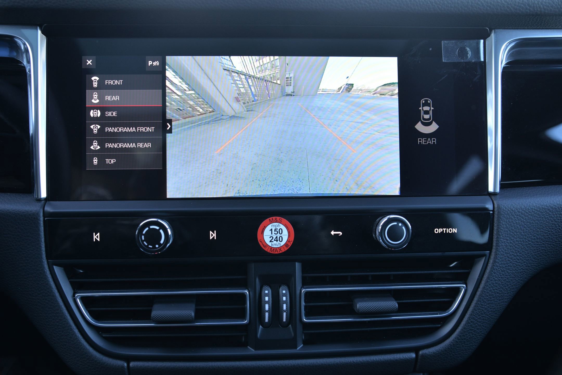 Certified 2025 Porsche Macan image 32