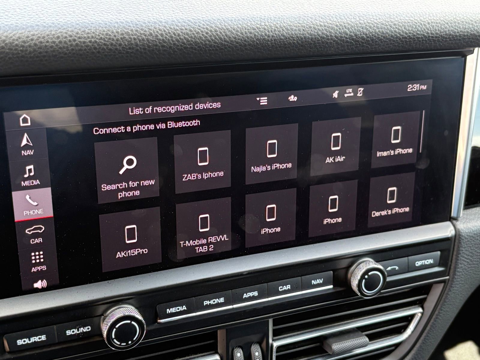 Used 2020 Porsche Macan image 25