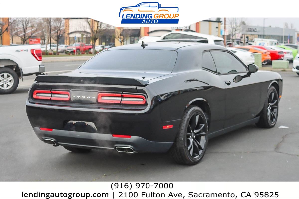 Used 2018 Dodge Challenger SXT w/ Blacktop Package image 4