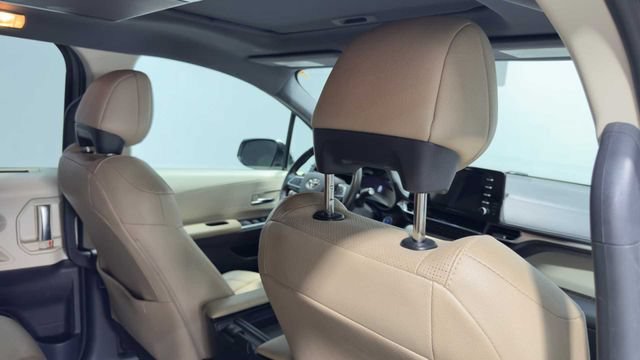 Used 2021 Toyota Sienna Limited FWD image 17