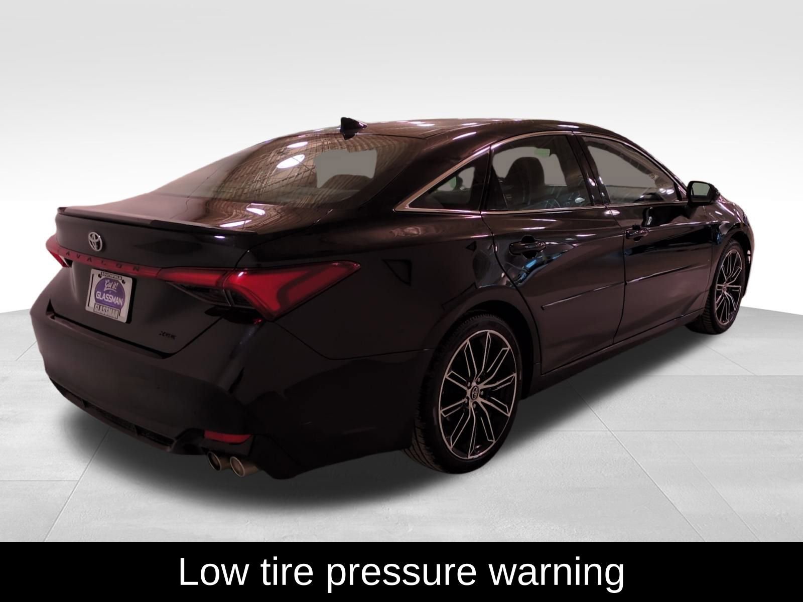 Used 2019 Toyota Avalon XSE image 4