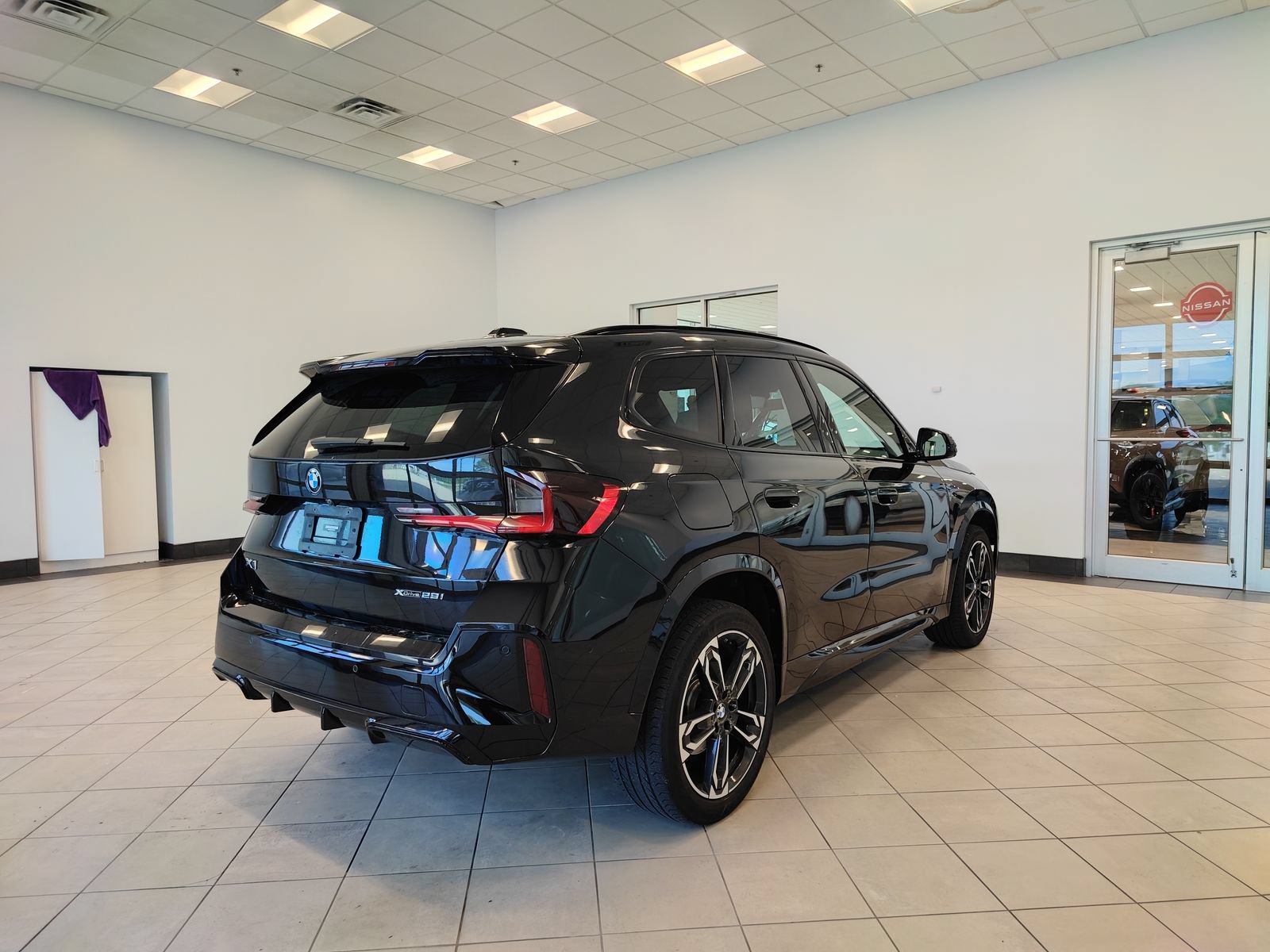 Used 2023 BMW X1 xDrive28i w/ Premium Package AWD/4WD image 3