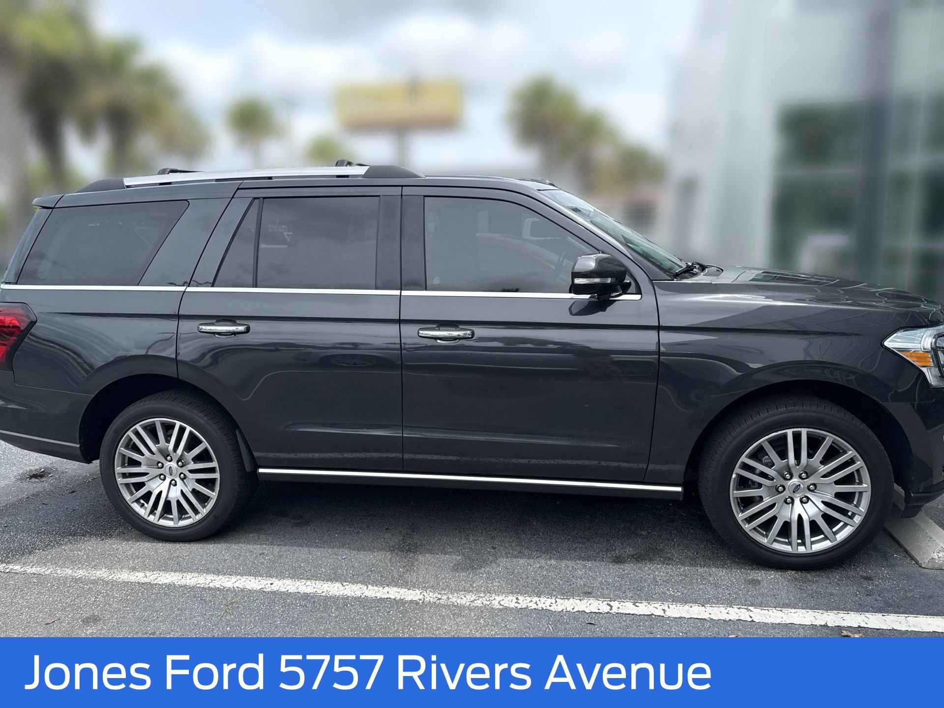 Certified 2023 Ford Expedition Limited RWD image 3