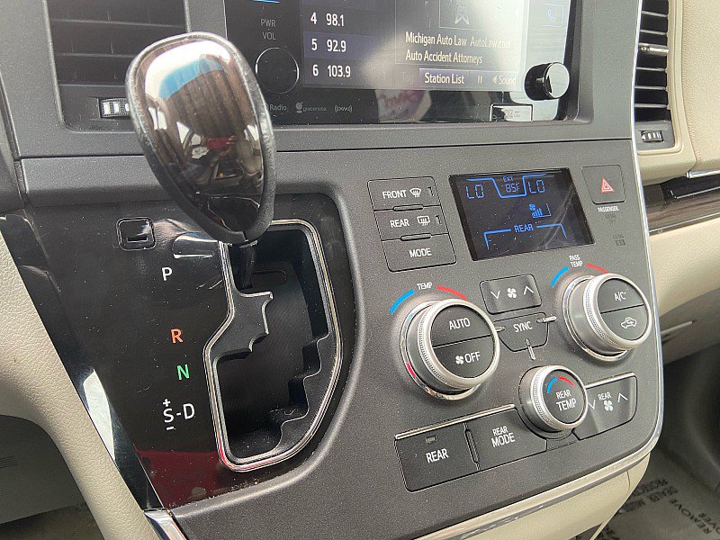 Used 2017 Toyota Sienna XLE w/ XLE Navigation Package FWD image 16