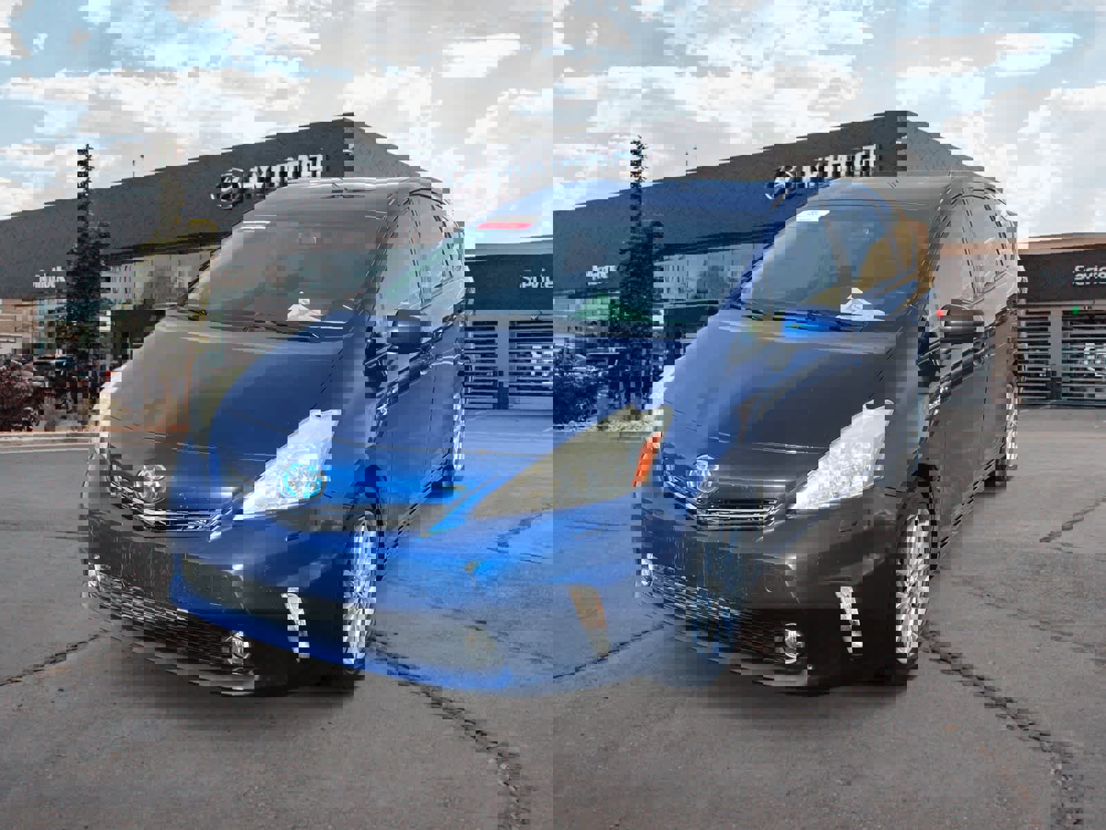 Used 2014 Toyota Prius V Five image 1